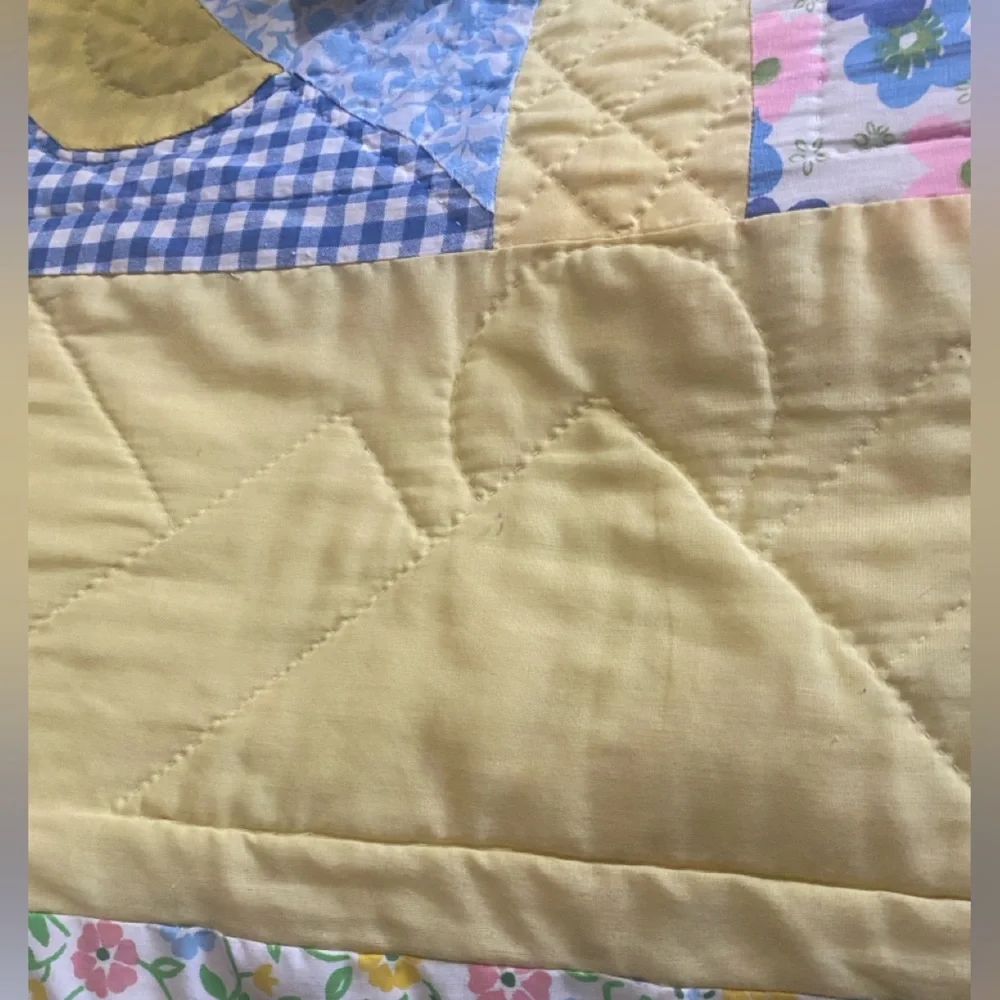 Vintage Handmade Hand-Quilted Sunrise Over The Mountain Quilt & Bedspread